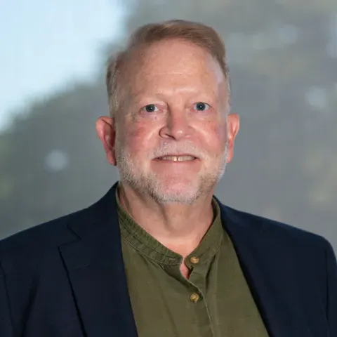 Headshot of Stuart Damon